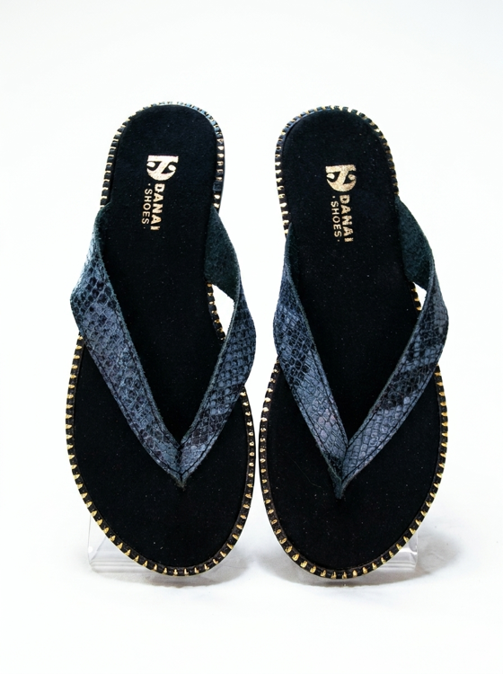 Δερμάτινα σανδάλια snake print με διχάλα και Soft πάτο